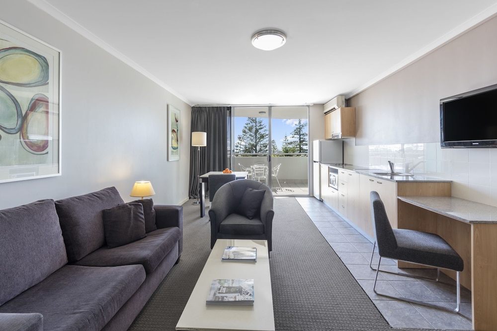 Two Bedroom Waterview Apartment - Photo 5