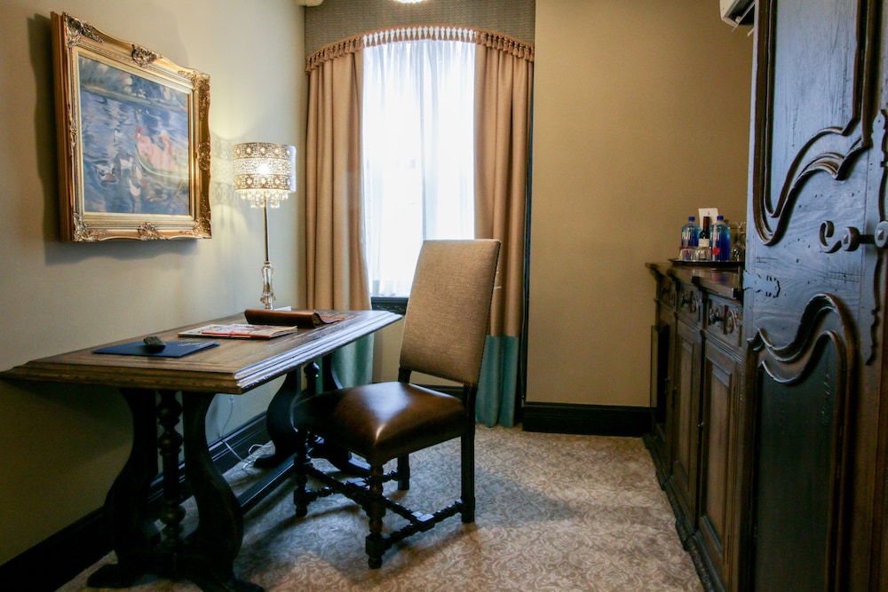 Luxury Room, 1 Queen Bed photo 2