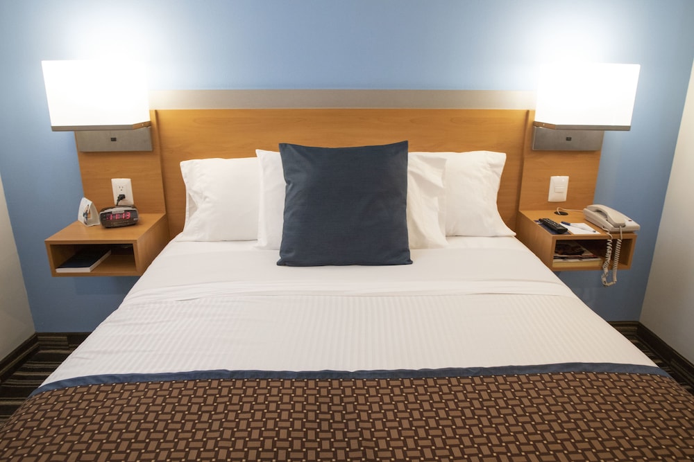 Standard Room, 1 Queen Bed - Photo 7