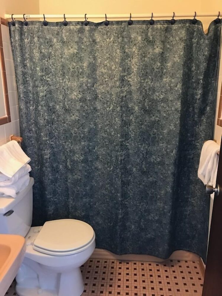 Standard Double Room, 2 Double Beds, Non Smoking (Not Pet friendly) photo 2