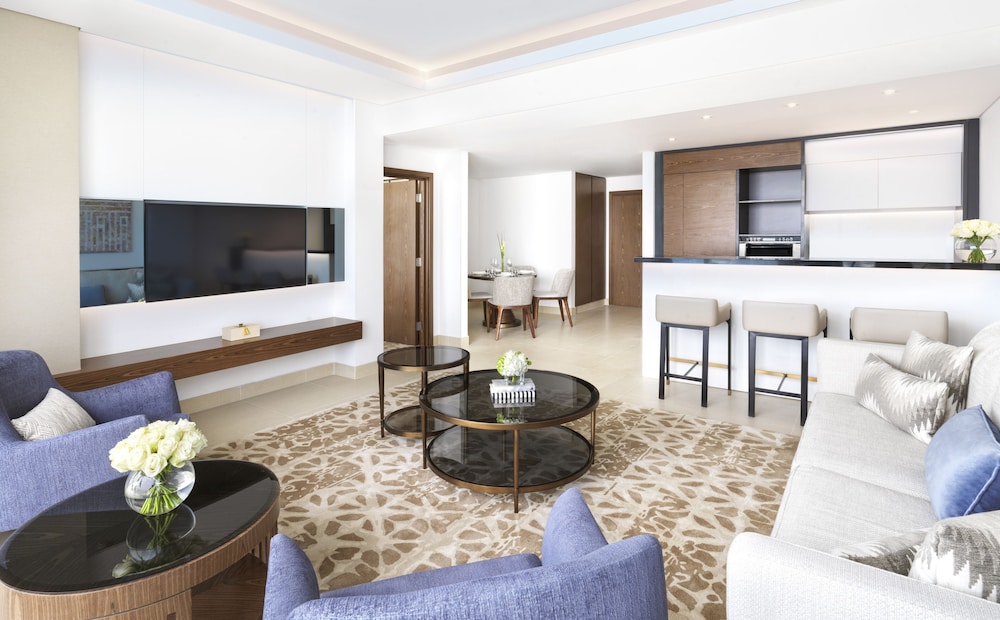 Apartment, 1 Bedroom, 1 King Bedroom, Living Room thumbnail 6