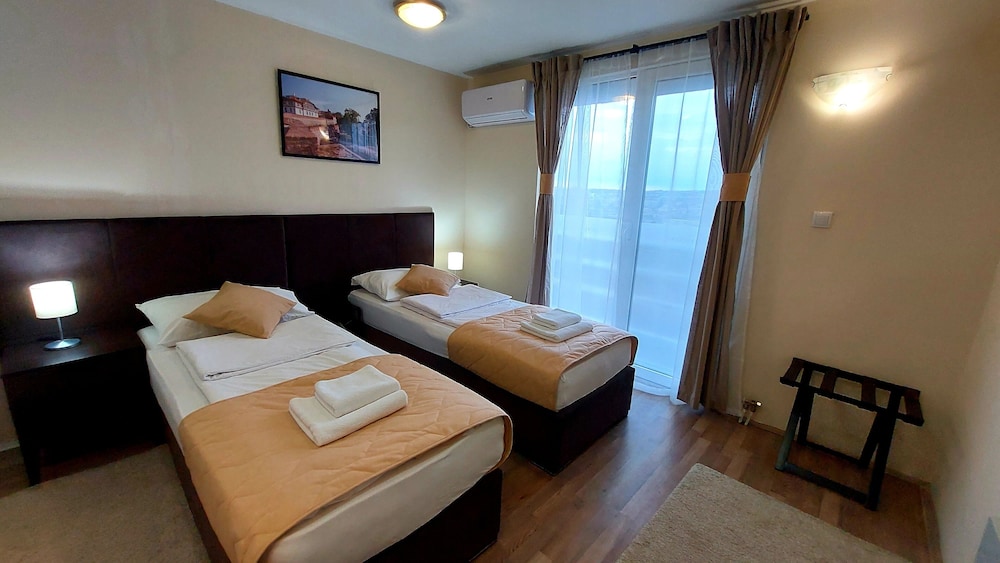Standard Twin Room, 2 Twin Beds - Photo 9