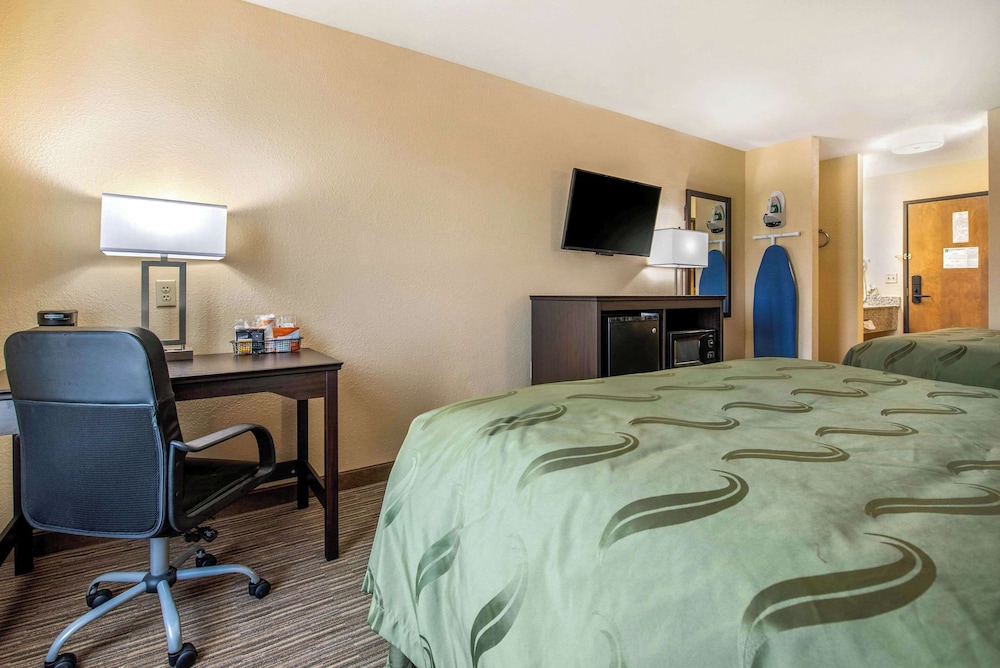 Standard Room, 2 Queen Beds, Non Smoking - Photo 1
