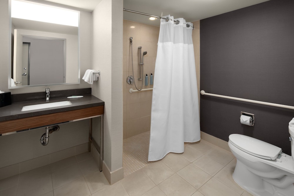 Room, 2 Queen Beds (Hearing Accessible) - Photo 5