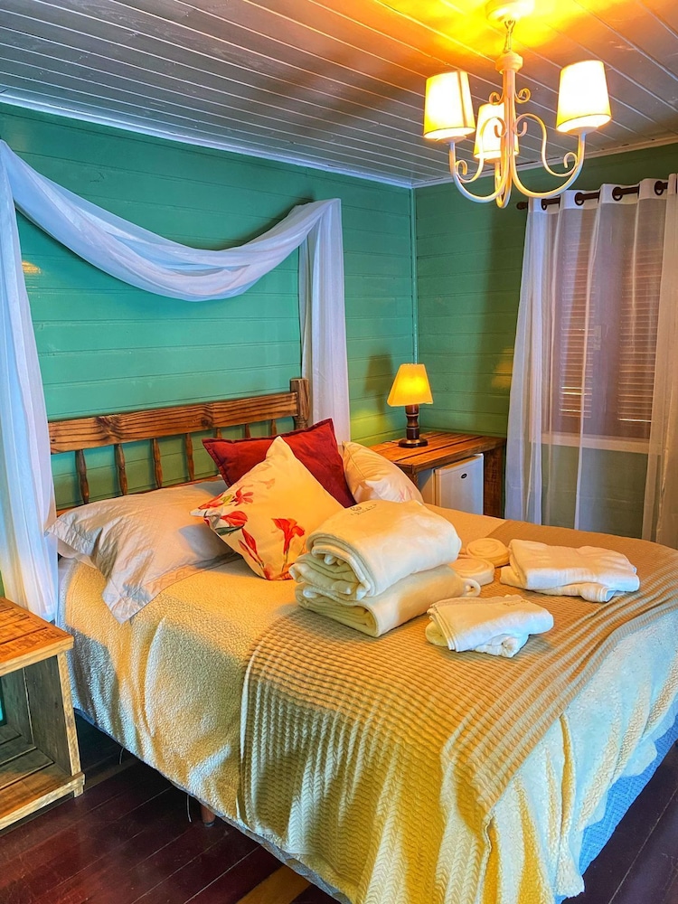 Deluxe Cabin, Jetted Tub, Mountain View