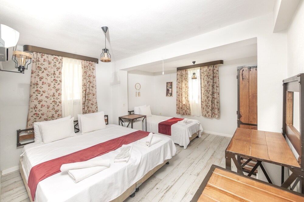 Economy Triple Room
