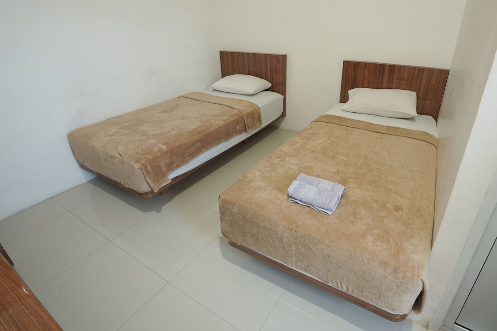 Twin Room, 2 Twin Beds, Non Smoking, No Windows