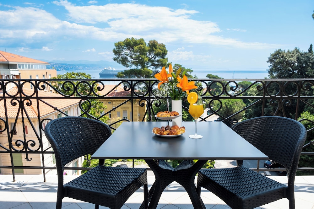 Standard Double or Twin Room, Balcony, Sea View - Photo 4