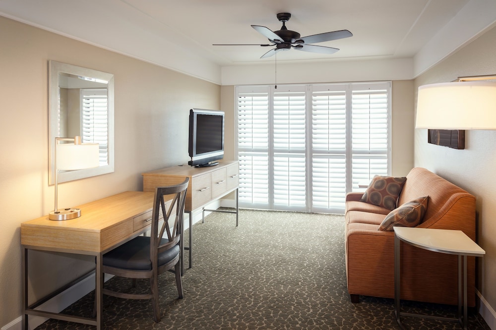 Suite, 1 Queen Bed, Kitchen