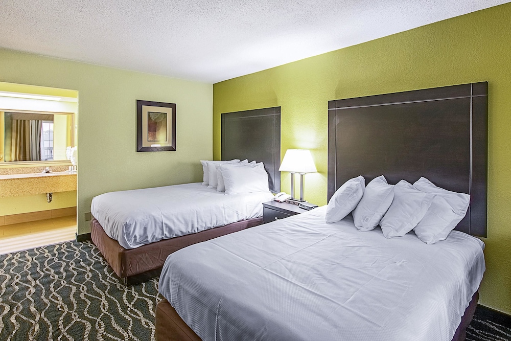 Standard Room, 2 Double Beds, Non Smoking - Photo 7