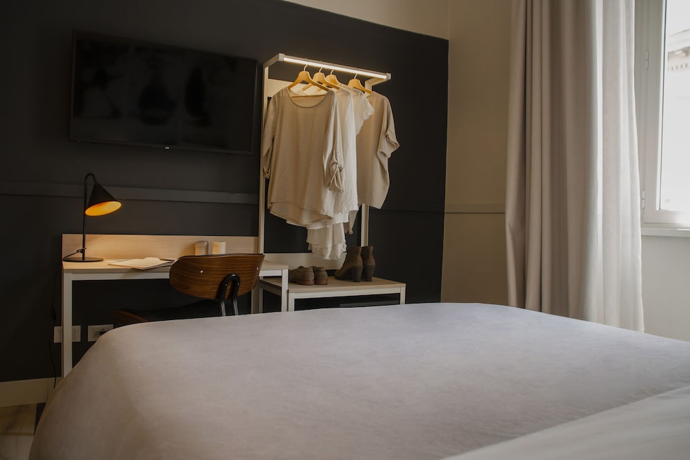 Standard Double or Twin Room, City View thumbnail 5