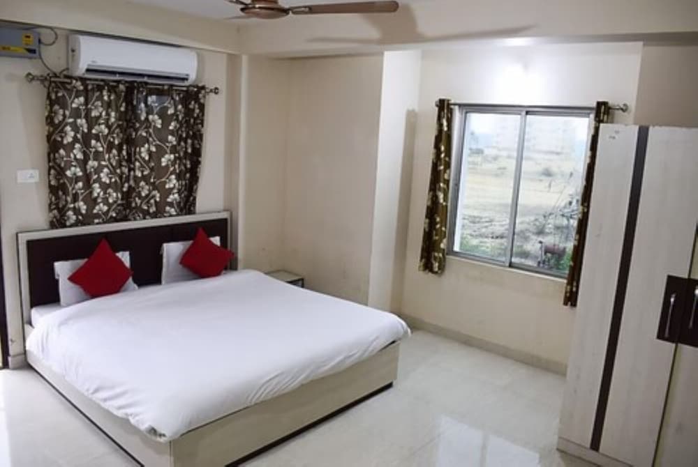 Deluxe Double Room, Multiple Beds, City View