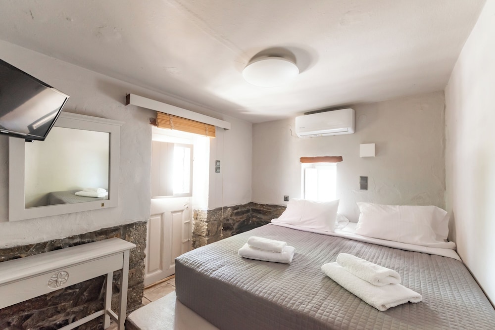 Economy Double Room photo 2