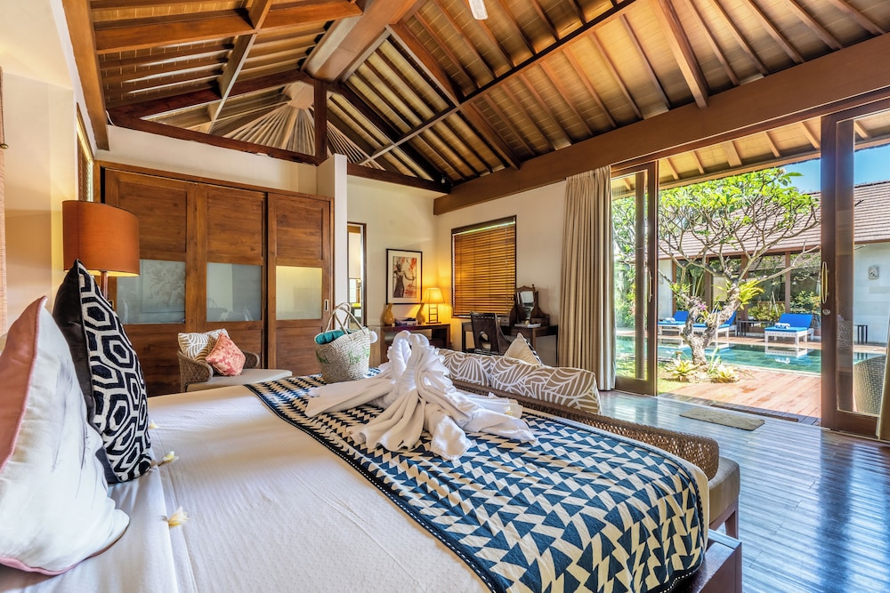 Three-Bedroom Villa with Private Pool - Photo 13