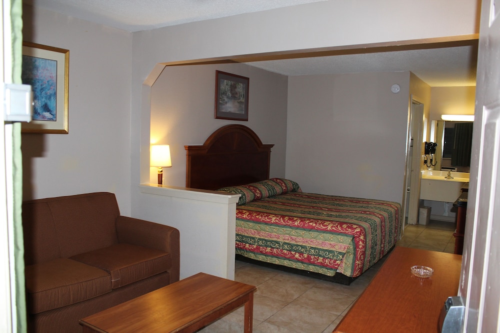Deluxe Room, 1 King Bed, Smoking, Refrigerator & Microwave