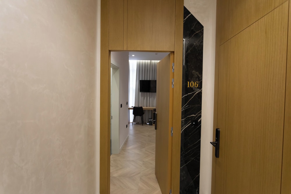 Deluxe Studio Suite, City View photo 2