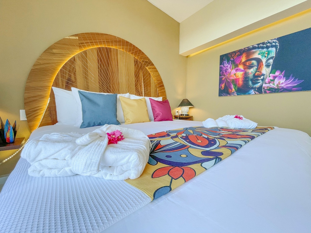 Luxury Room, Partial Ocean View photo 2