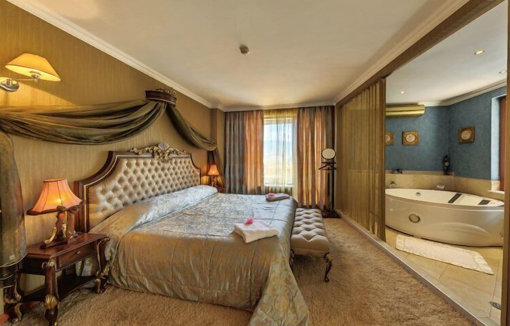 Junior Suite, Jetted Tub (Lui)