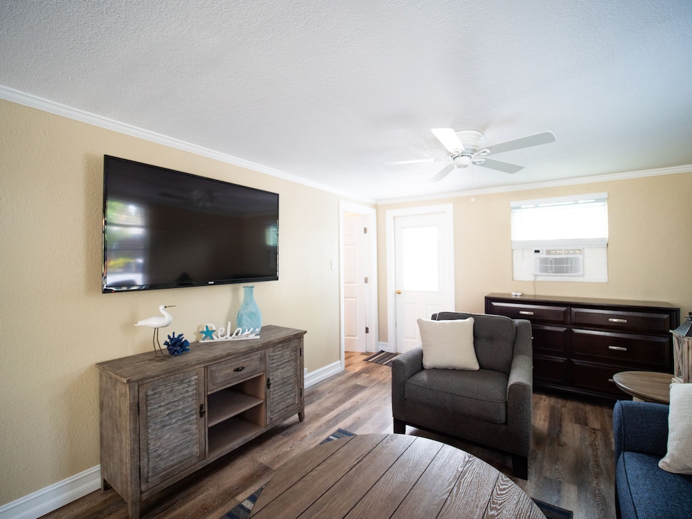 Deluxe Cabin, 1 Bedroom, Kitchen, River View photo 1