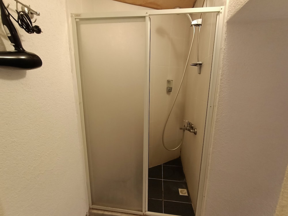 Family Room, Private Bathroom photo 2