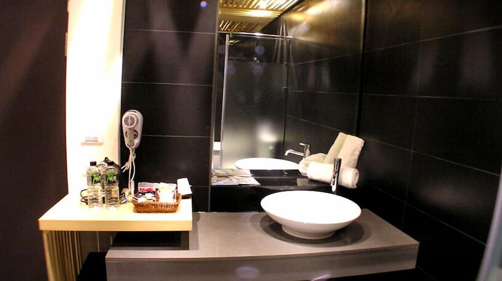 Deluxe Quadruple Room - Photo 4