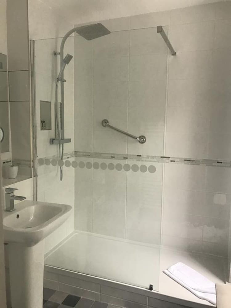 Classic Double Room, Ensuite photo 3