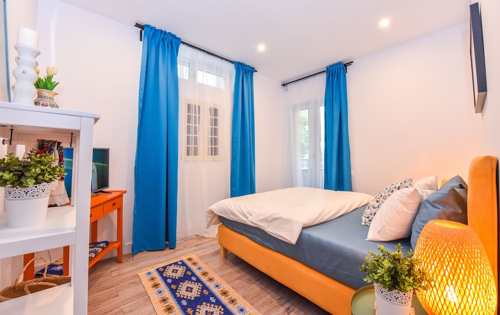 Comfort Apartment, 2 Bedrooms, Courtyard View, Ground Floor photo 3