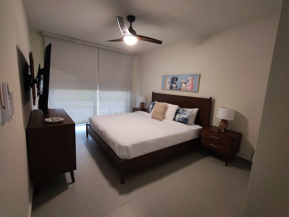 Deluxe Condo, 3 Bedrooms, Partial Ocean View, Garden Area