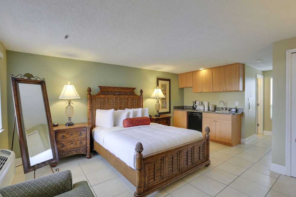 Deluxe Room, 1 Queen Bed, Accessible, Kitchenette, photo 6