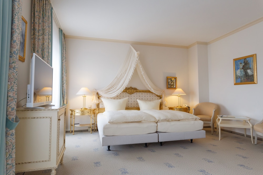 Double or Twin Room - Photo 3