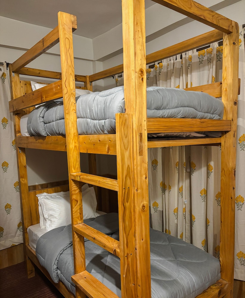 Luxury Shared Dormitory, Men only
