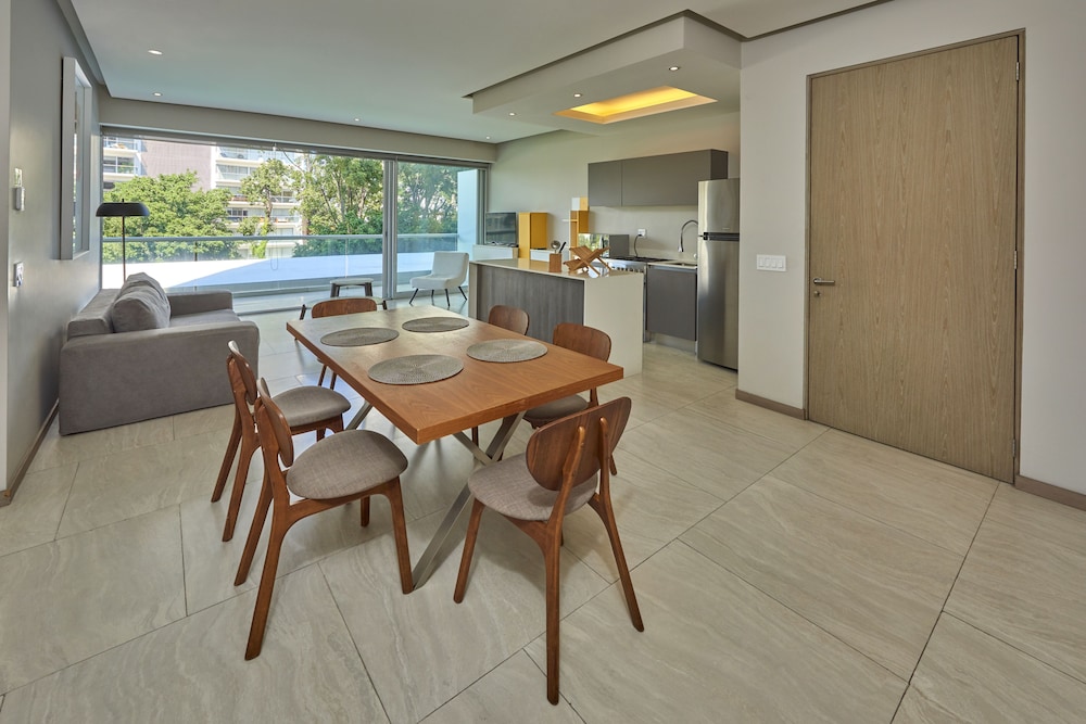 Deluxe Apartment