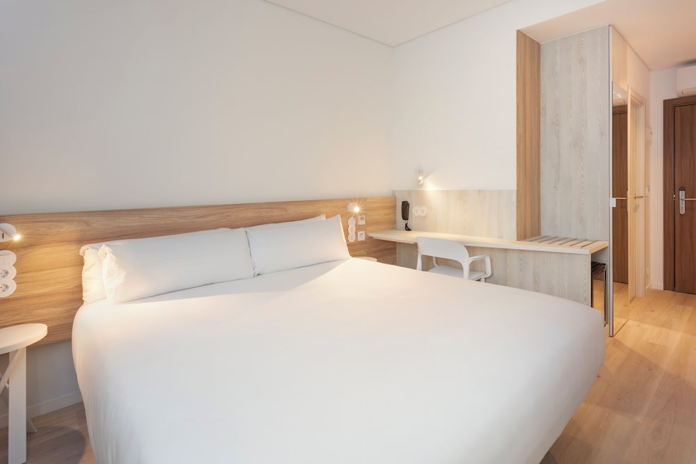 Standard Double Room - Photo 2