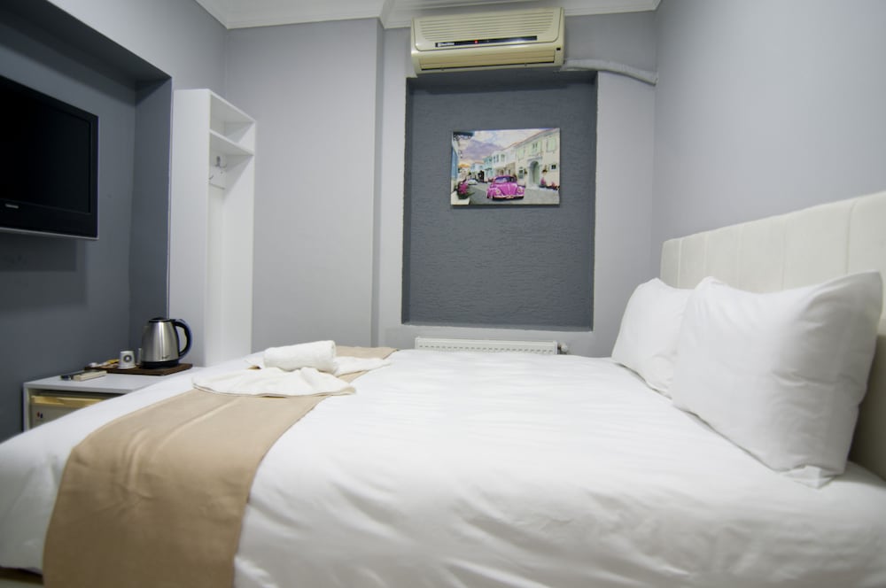 Economy Double Room without Window photo 3
