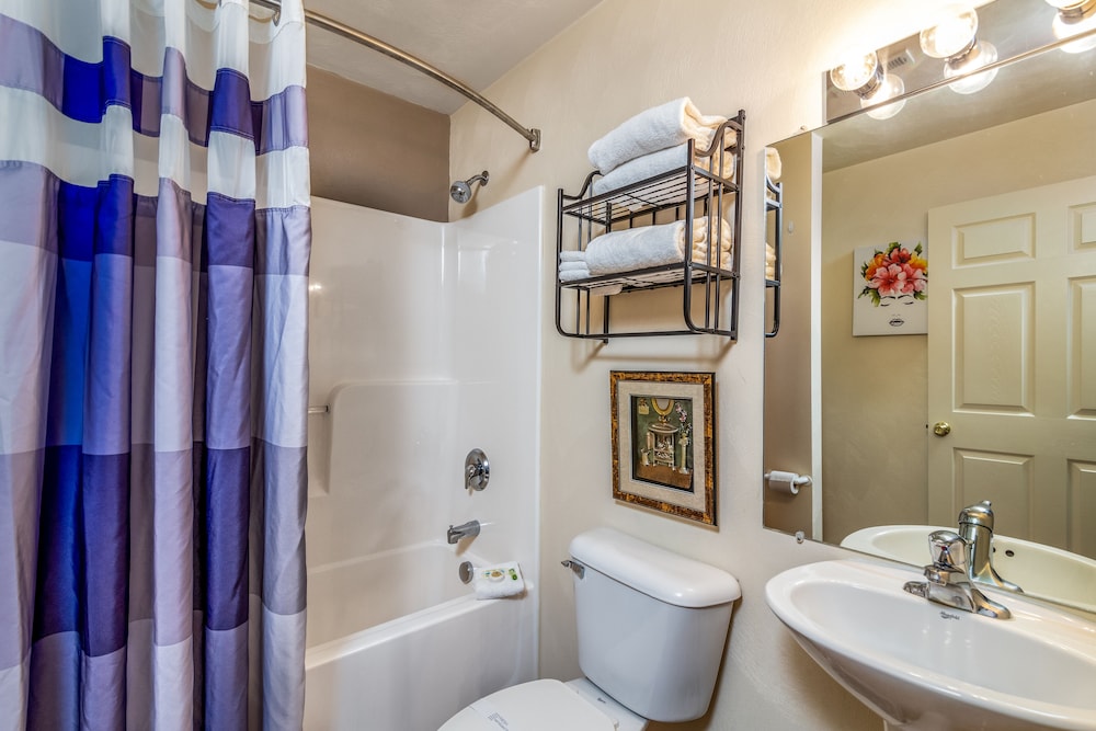 Standard Suite, 1 Queen Bed photo 2