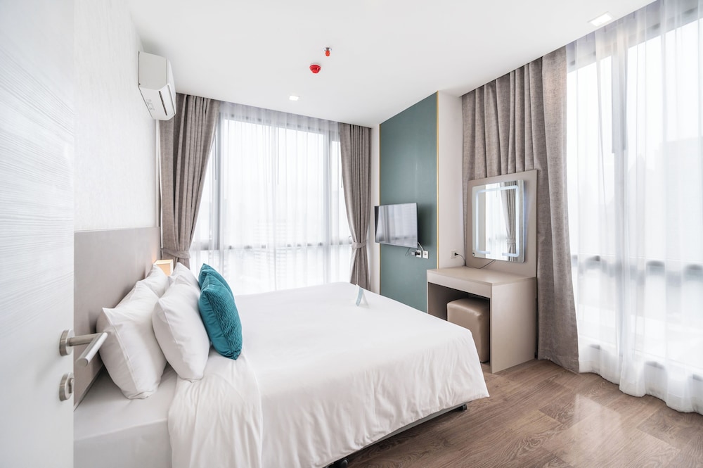 2 Bedroom Premier photo 2