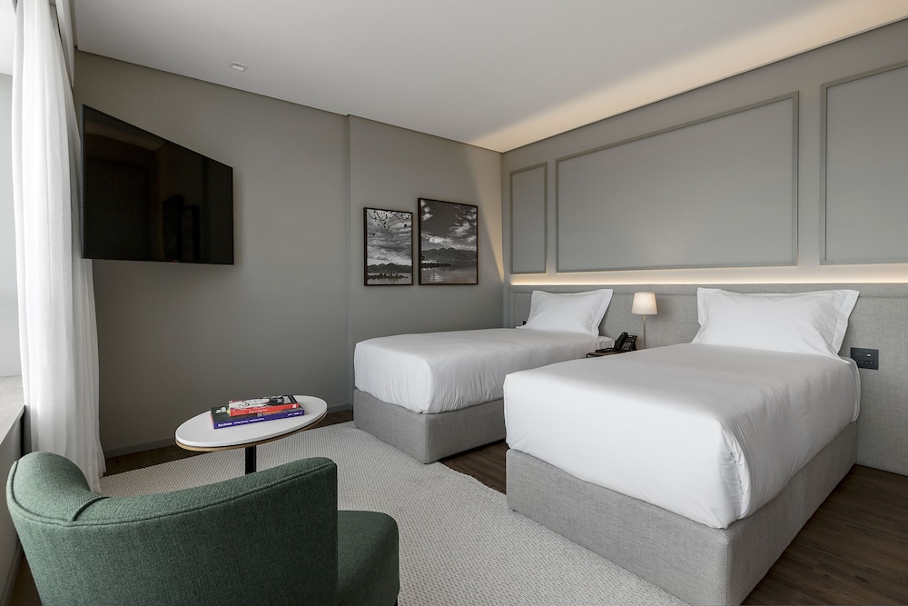Superior Twin Room, Sea View - Photo 3