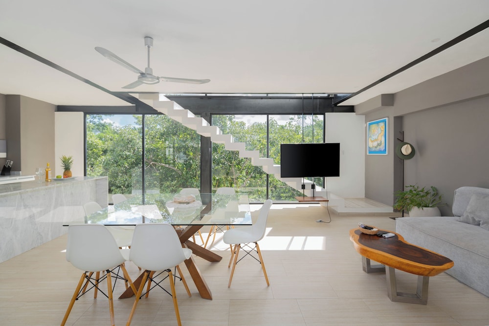 Luxury Penthouse, 2 Bedrooms, Garden View