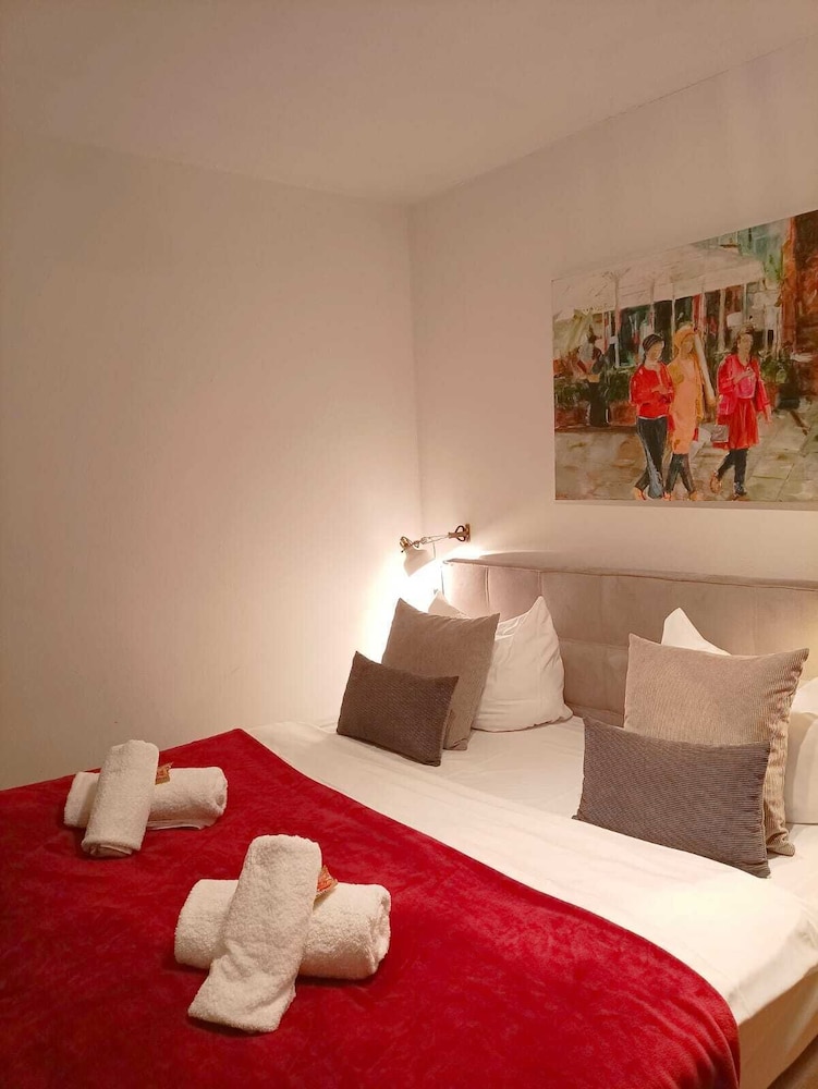 Deluxe Double Room, Private Bathroom, City View (DZ groß) photo 2