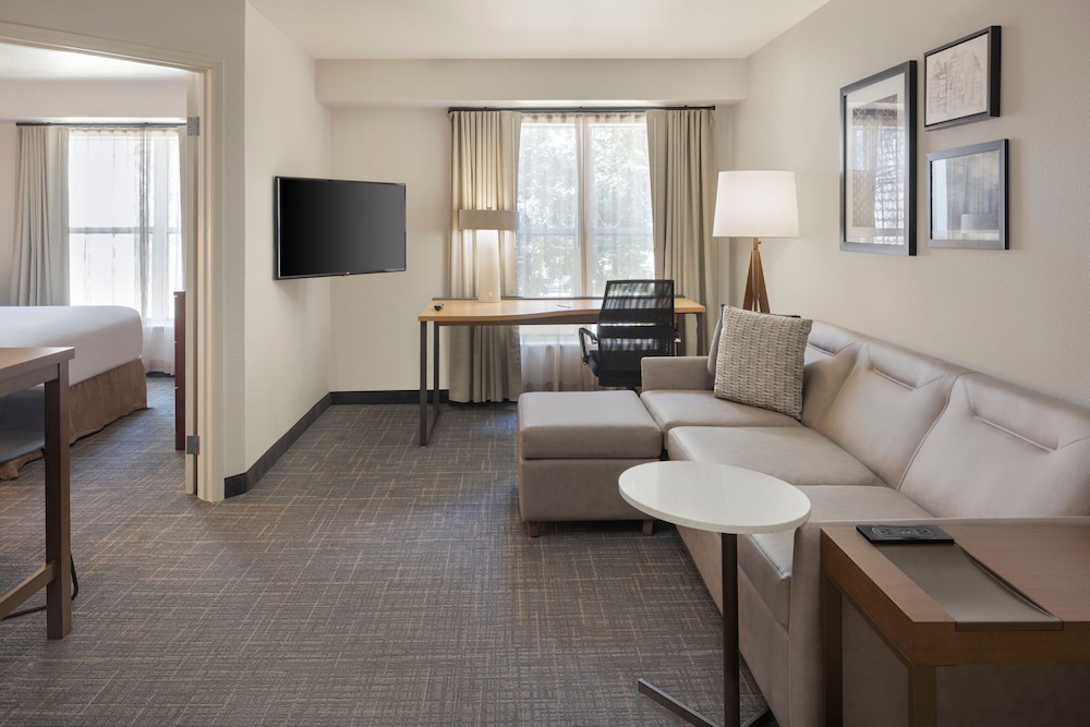 Suite, 1 Bedroom (Mobility/Hearing Accessible, Tub) photo 2