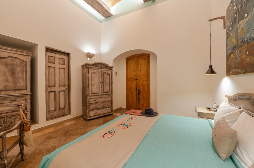 Superior Room, 1 King Bed, Hot Tub photo 2