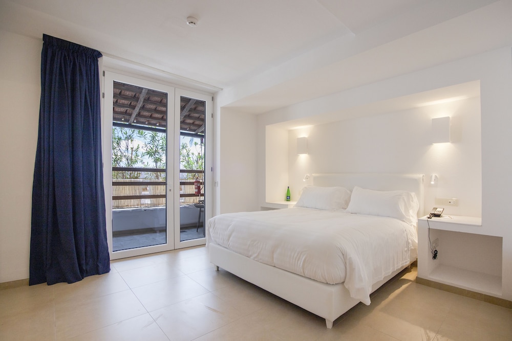 Premium Double Room, Patio, Pool View
