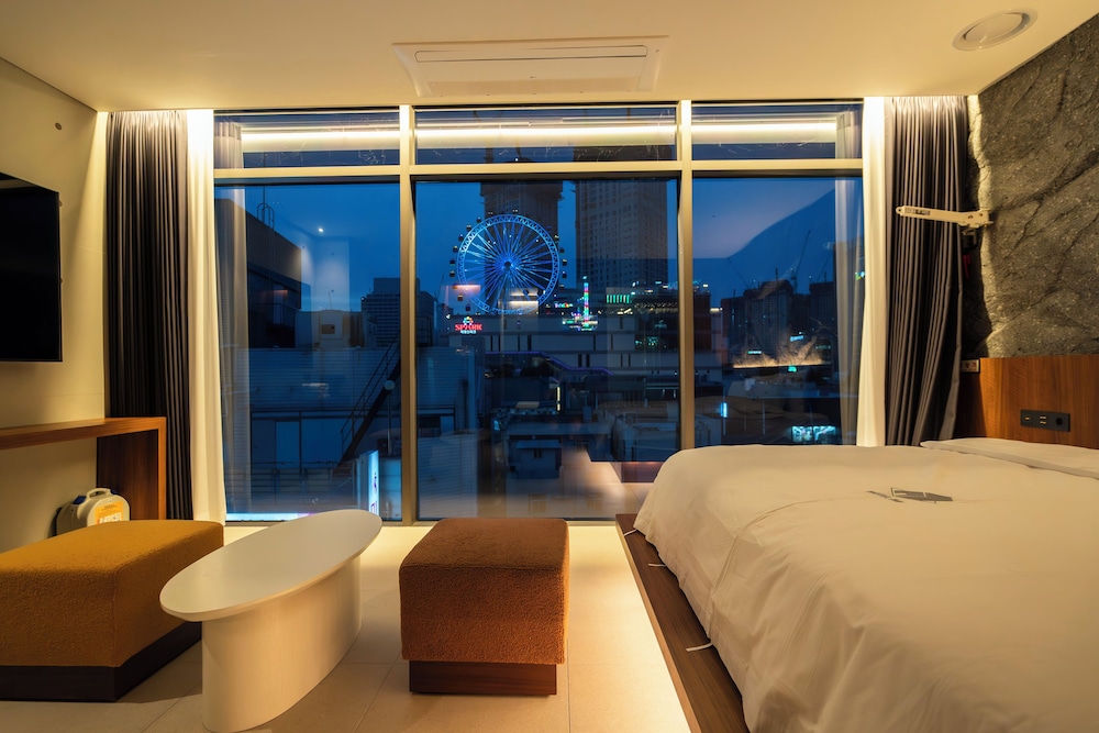Deluxe, City View - Photo 1