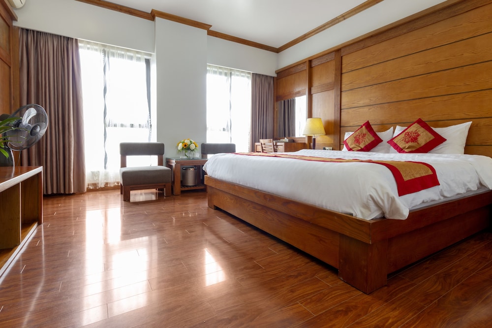 Deluxe King Room photo 1