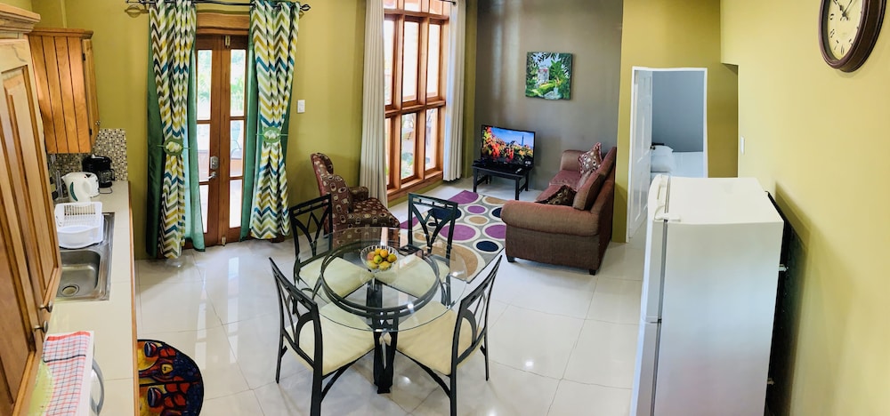 Luxury Condo, 2 Bedrooms, Partial Ocean View, Poolside photo 1