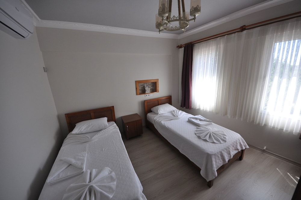 Standard Twin Room - Photo 2