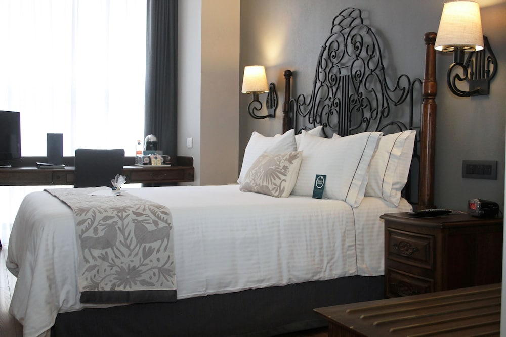 Available room thumbnail 6