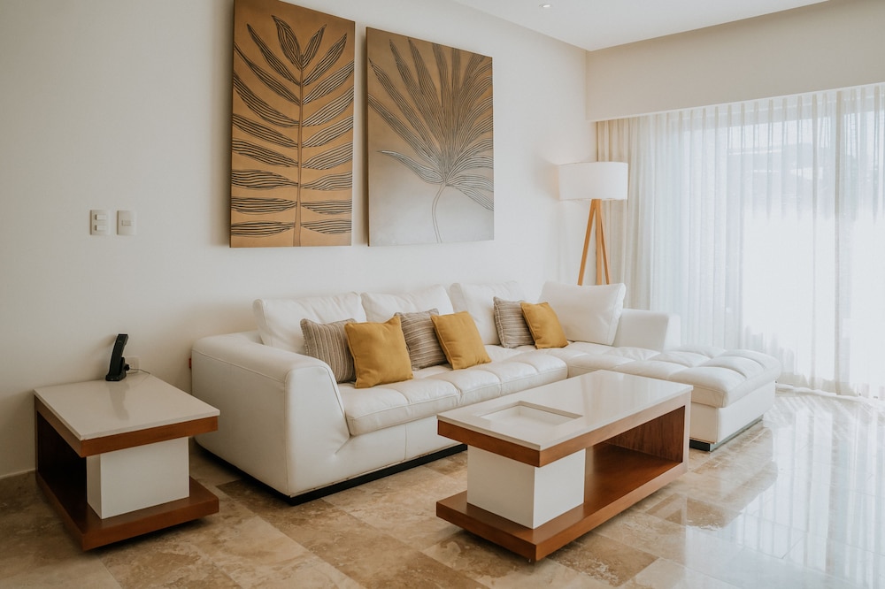 Luxurious Master Suite