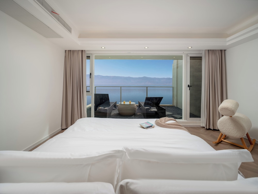 Panoramic Room, 1 King Bed, Smoking, Sea View photo 3