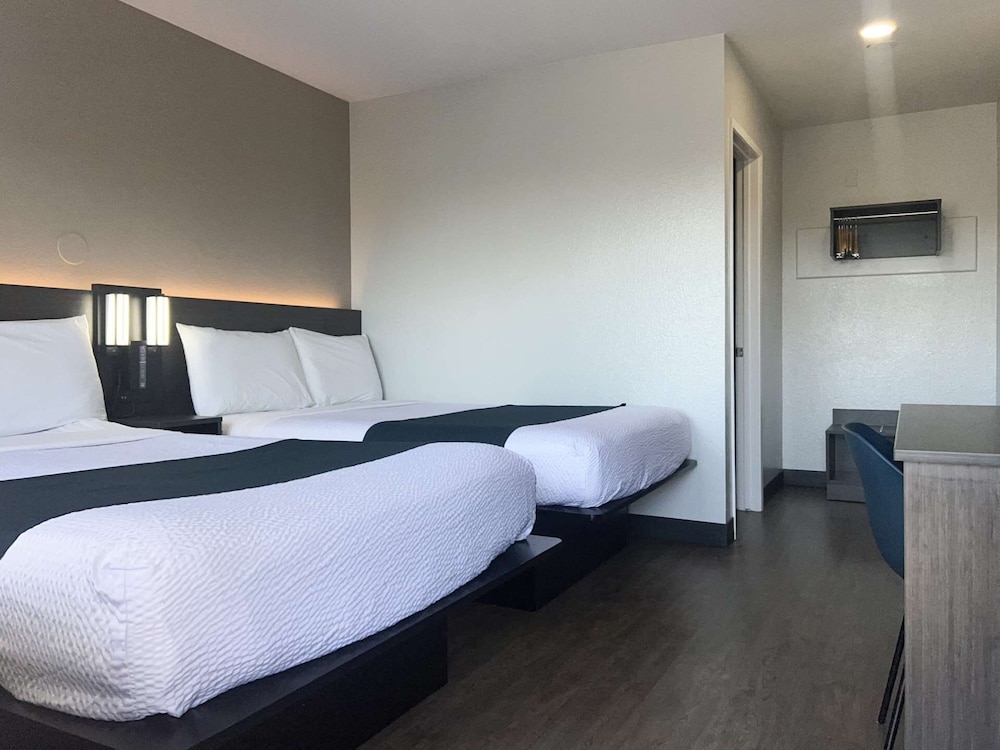 Standard Room, 2 Double Beds, Non Smoking